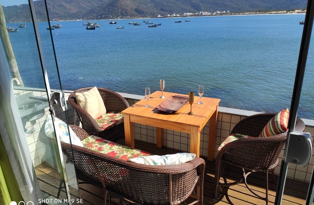 Hermosa casa de 3 dormitorios con vistas al mar cerca de la playa en Florianópolis