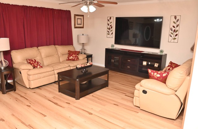 Beautiful 3-bedroom House Close to Ft. Liberty and I-295.