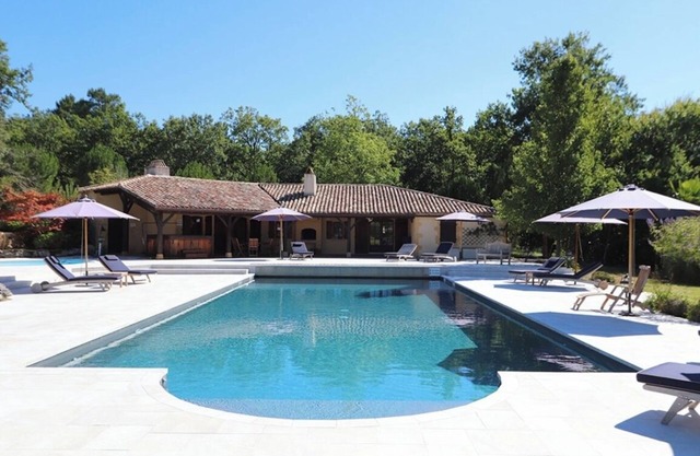 Beautiful 3 bedroom house with swimming pool and tennis court