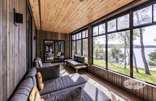Beautiful 4 bed 3 bath cottage on Lake of Bays!
