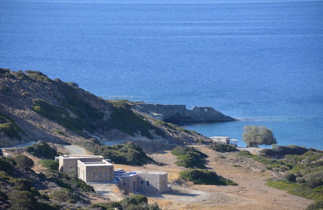 Muy bonita villa de 5 dormitorios, aislada en un pequeño valle junto al mar.