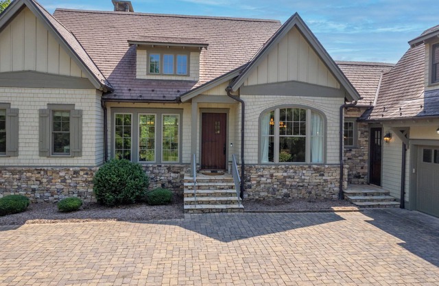 Beautiful 5 bedroom 5.5 bath in Bright’s Creek