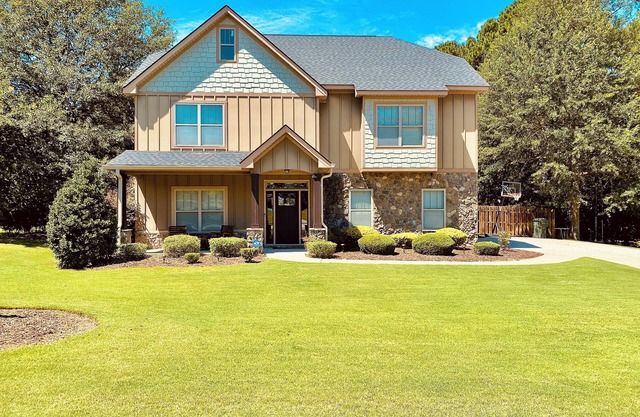 Beautiful 5 BR, 3 BA, home only minutes away from the Masters and Peach Jam!