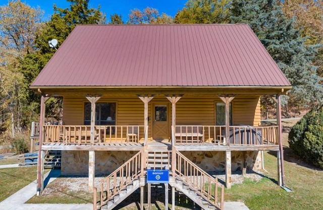 Beautiful 6 Bed 3 Bath Cabin with Hot Tub and a Lakeview of Dale Hollow Lake #13