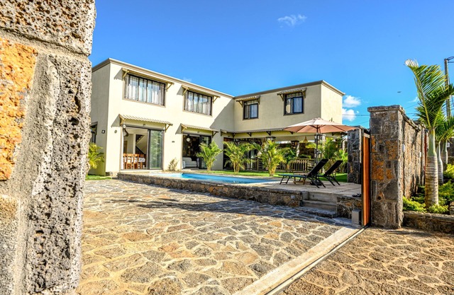 Beautiful and modern villa for 6-8 persons near the beach in grand baie