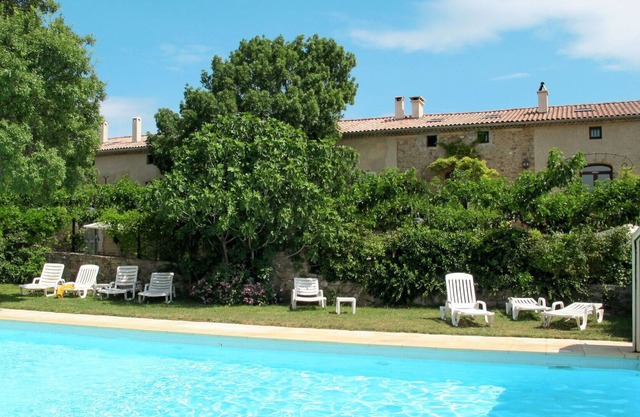 Hermoso apartamento en villa para 8 personas con WIFI, piscina, TV, terraza y aparcamiento