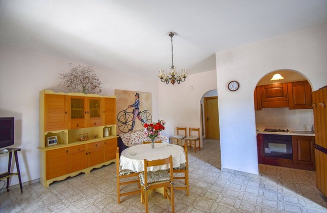 Acogedor apartamento para 6 personas con A/C, TV, mascotas permitida y aparcamiento