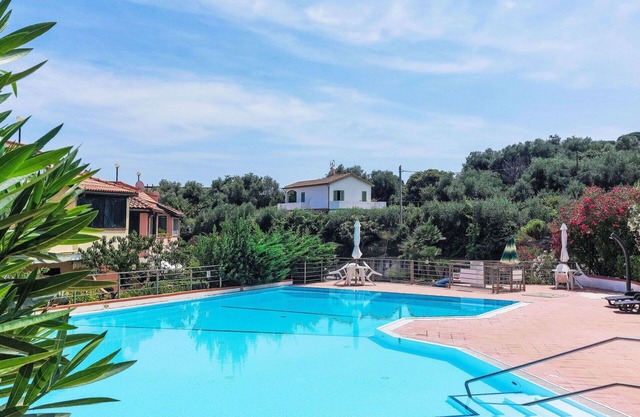 Acogedor apartamento para 6 personas con WIFI, piscina, TV, terraza y aparcamiento