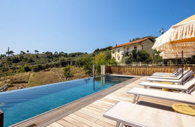 Bonito apartamento para 4 personas con WIFI, A/C, piscina, TV, terraza y aparcamiento