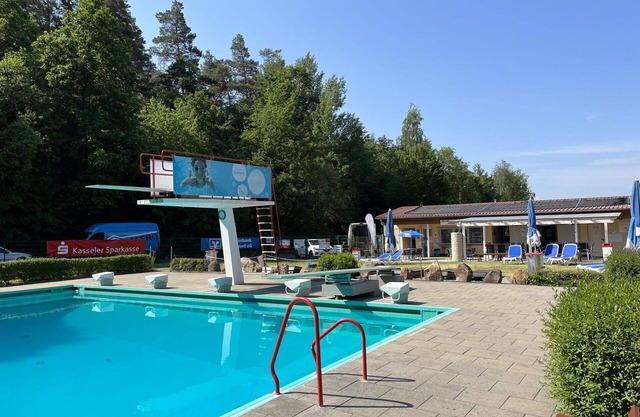 Precioso apartamento en villa con WIFI, piscina, TV, terraza, mascotas permitida y aparcamiento