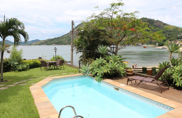 Casa en la playa, con aire acondicionado, piscina, barbacoa, garaje.