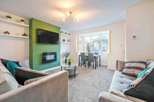 Beautiful Birmingham 4 Bed Home - Weekly & Monthly Bookings