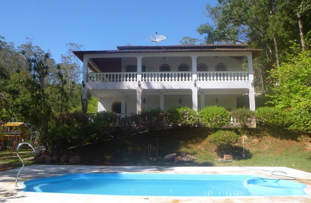 Hermosa casa colonial, ocio, lago verde y privado y piscina
