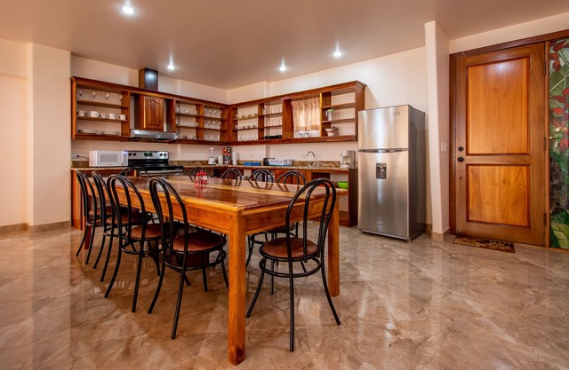 HERMOSO CONDO SUITE 3B / 2B EN EL LAGO ARENAL
