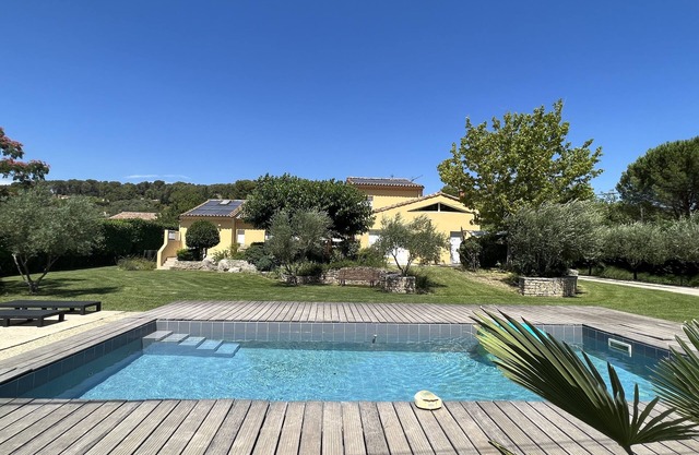 Preciosa villa moderna con piscina