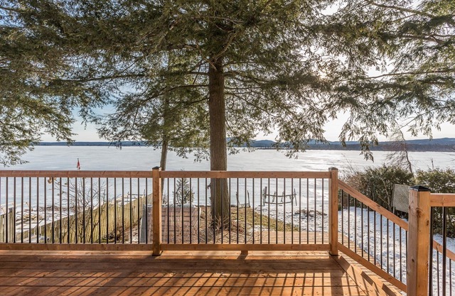 Beautiful cottage on Brome Lake, 3 bdr, 2xbtr, 3Ter, pedalo Kayak (CITQ302383)