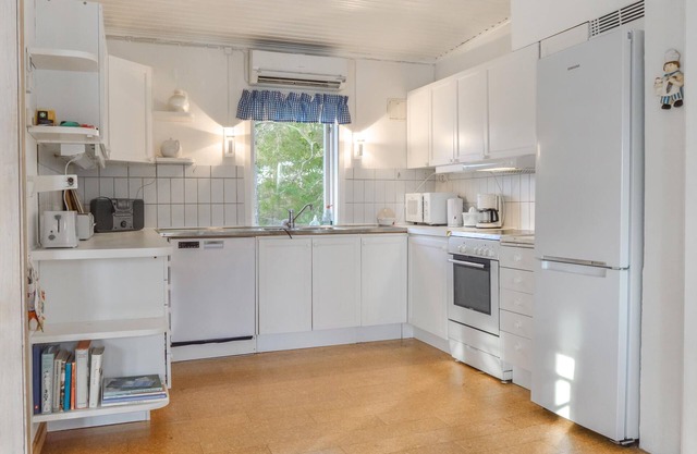 Alojamiento de 4 habitaciones en Stavsnäs