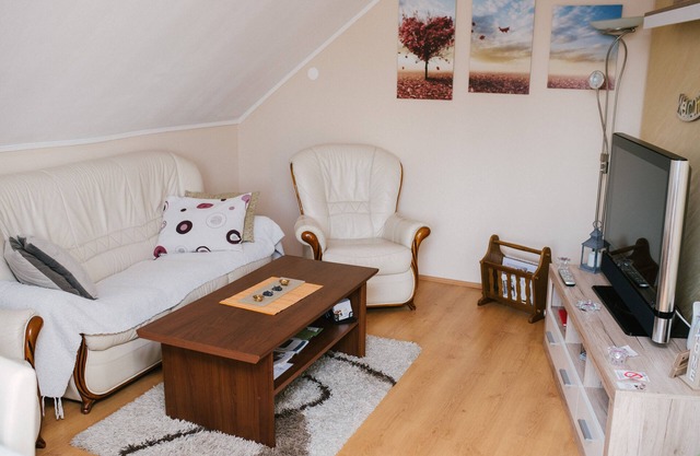 Hermoso y acogedor apartamento de 2 habitaciones, sala de estar, estacionamiento gratuito y wifi