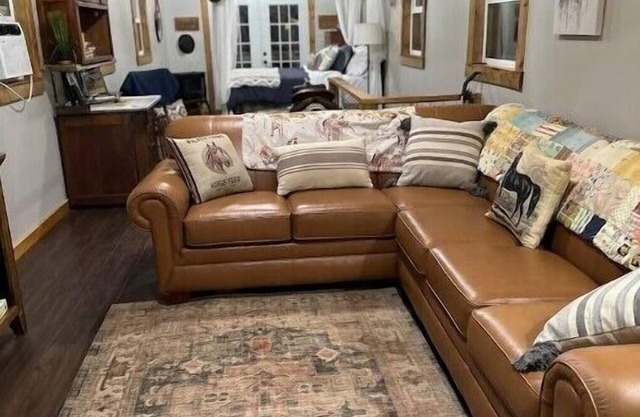 Beautiful finished living quarters, Horses, nature and adventure awaits!