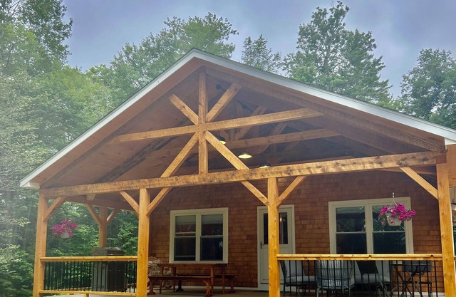 Hermosa cabaña climatizada por Pitcher Pond con 3 acres magníficos - Capacidad para 6