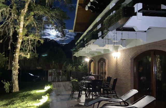 Hermosa casa de alto estándar en Campos do Jordão / São Paulo / Brasil / 20 personas