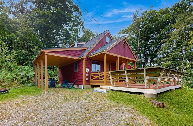 ¡NUEVO LISTADO! Hilltop home w / deck, vista de Penobscot Bay - ¡cerca de festivales y más!