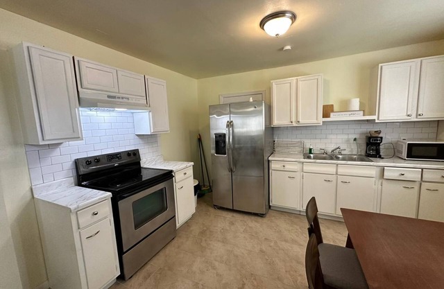 Beautiful home - 9 mins from Downtown and SAT