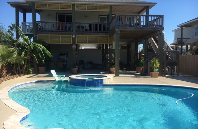 Hermosa casa nueva en Galveston TX con piscina, jacuzzi, vistas al atardecer y más ...