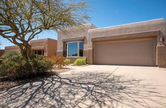 Beautiful home in North Scottsdale on Golf Course!!