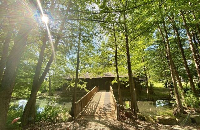 ¡Rustic Retreat es un pequeño y divertido escondite en la ciudad!