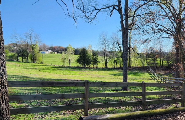 Gran casa de 14X70 en una granja de caballos a 3,5 millas del centro ecuestre