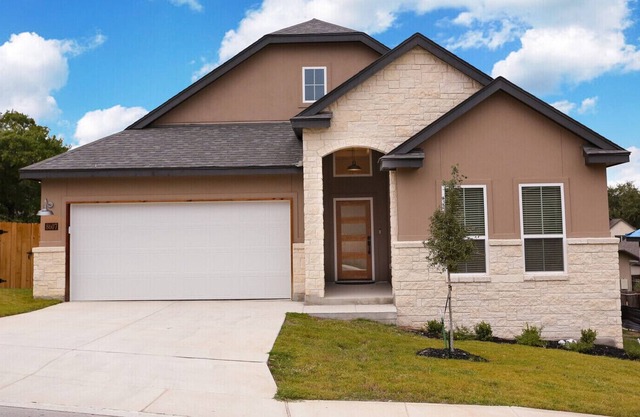 Beautiful Home on IH 10 and Fair Oak Parkway