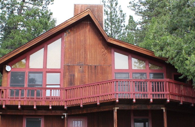 Hermosa casa en el agua en el lago Almanor
