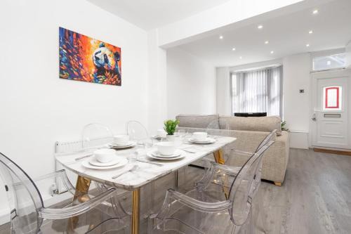Beautiful House - Free Parking - 5 mins to centre