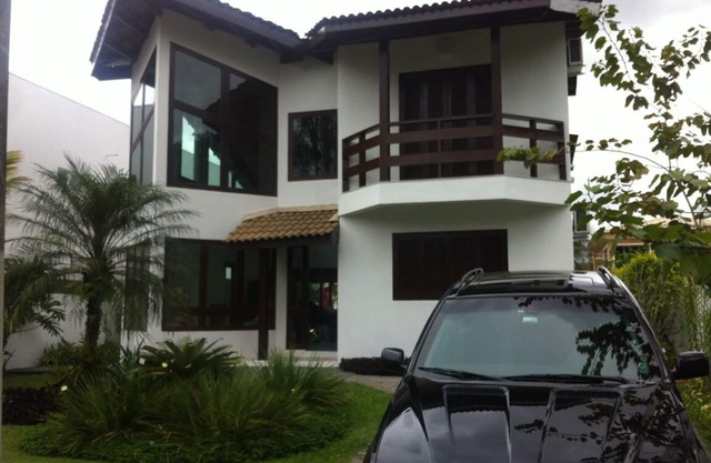 Beautiful house, in the condominium Hanga Roa in bertioga !!!