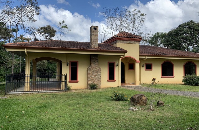 Hermosa casa en las montañas de Costa Rica