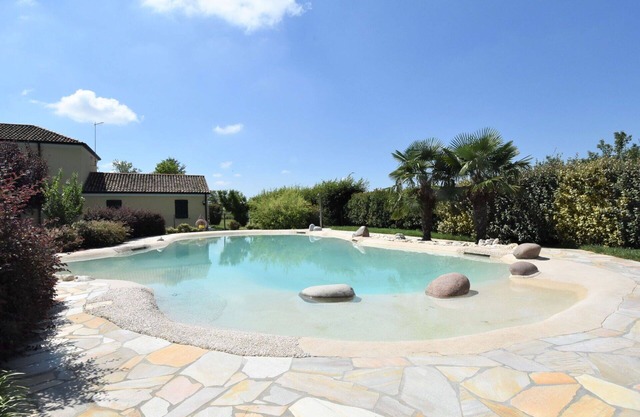 Precioso apartamento en villa para 9 personas con A/C, piscina, WIFI, TV, patio y aparcamiento