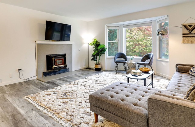 Beautiful Kenmore Retreat Near Marina & Beach!