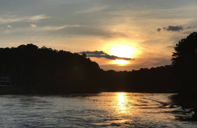 Paz y tranquilidad en el lago Lanier!