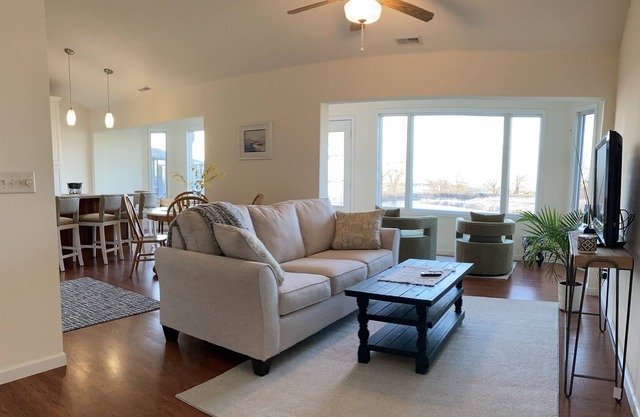 Beautiful Lake & Marsh View 2 Bed/2 Bath Condo at Green Cove with Dock and Pool!
