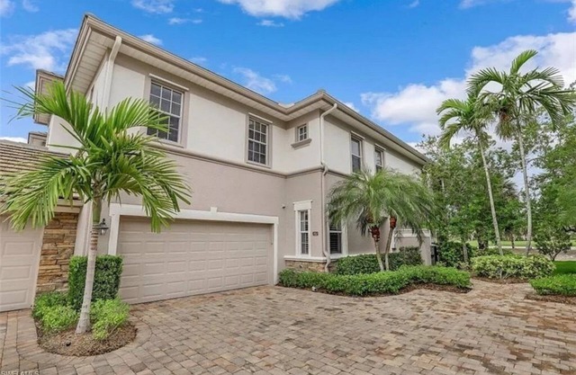 Hermosa casa frente al lago / entrenador de golf en la exclusiva comunidad de golf y lago