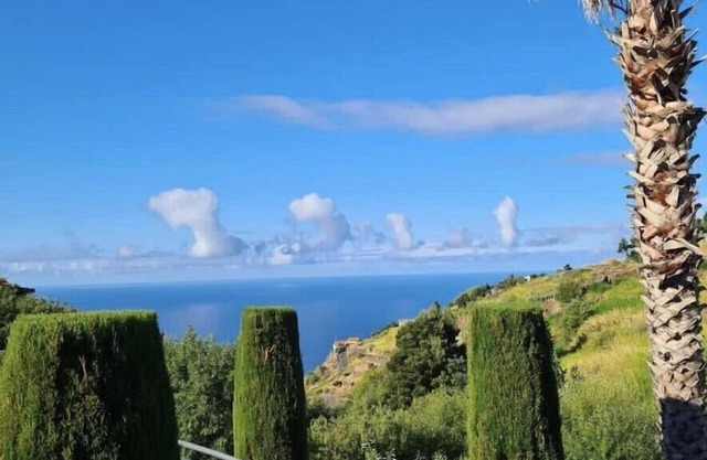 Hermosa propiedad unifamiliar grande cerca del pueblo de Calheta