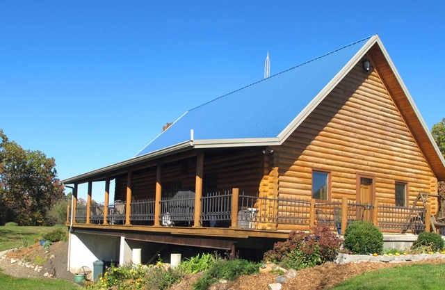 Hermosa cabaña de madera sobre el lago de Shelbyville