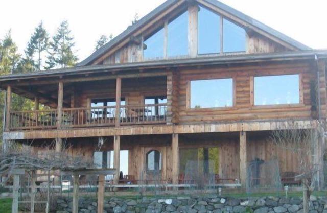 Hermosa casa de madera con vistas al magnifcent Puget Sound.