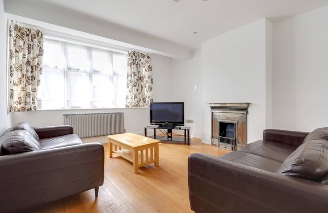 Beautiful London home with easy access to London attractions