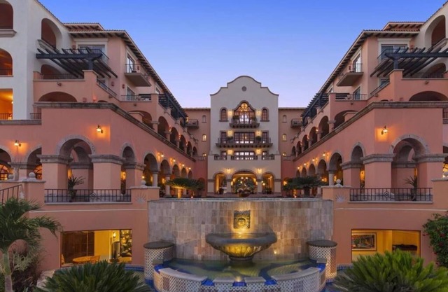 Beautiful Los Cabos Beachfront condo! February 26- March 4, 2024. Sleeps 6.