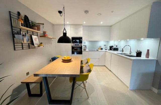 Beautiful modern 2 beds apartment with terrace.