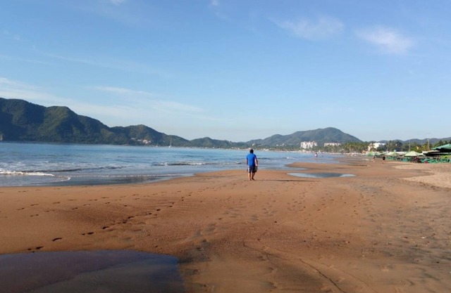 Beautiful modern 2floor apartment half block from the beach in the Santiago club
