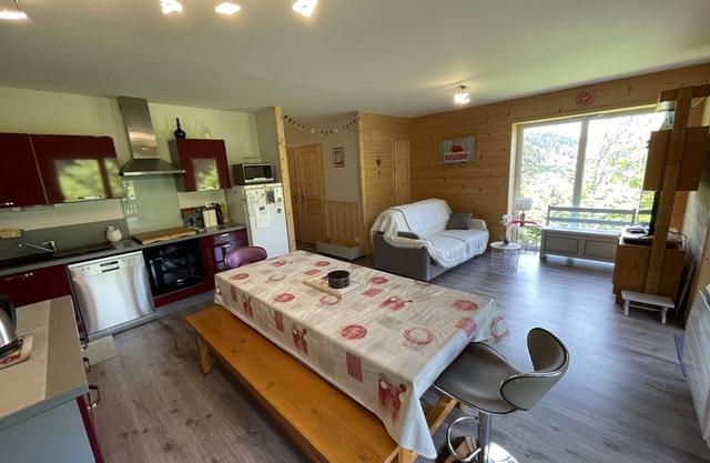 Impresionante apartamento chalet con terraza, cerca de las pistas, en el centro de la estación