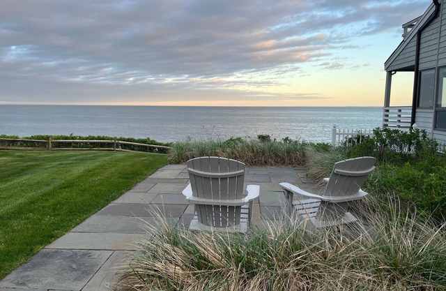 Beautiful OCEAN-FRONT 2-bedrms/2Baths/ 2Decks Townhouse in charming New Seabury!
